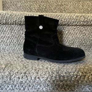 Awesome comfortable fall Birkenstock booties. Worn 3 times.